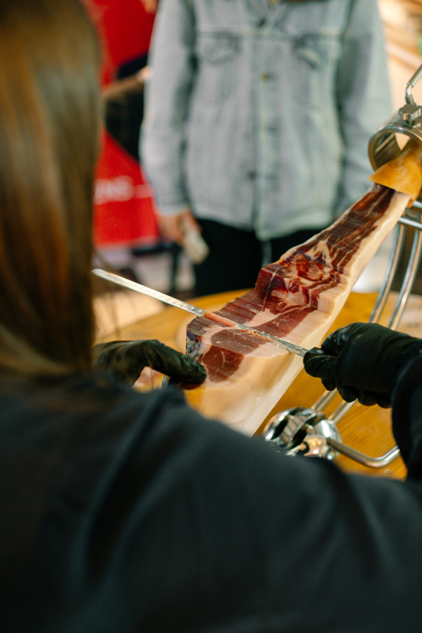 souvenir incontournable à Lourdes : le jambon du porc noir de Bigorre